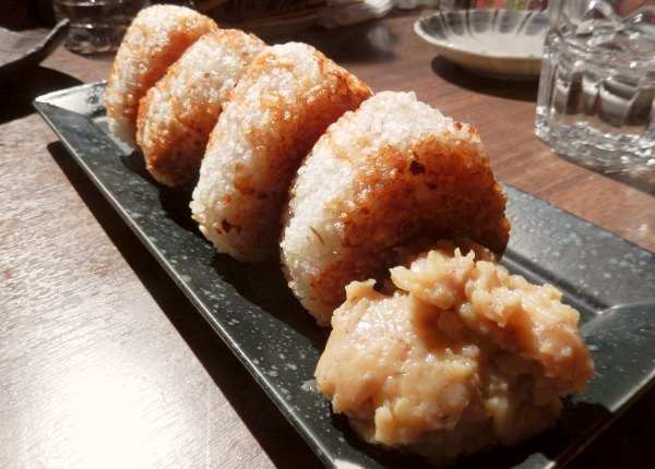 Grilled rice balls (with miso)
