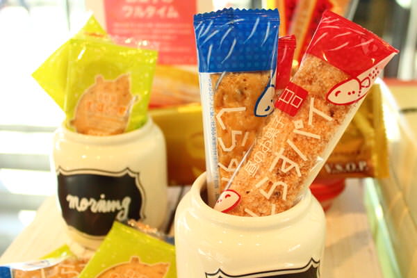 There is also "daytime sweets". Its name is "Shirasu Pie"