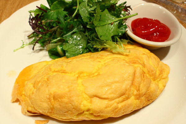 Fluffy cheese omelet