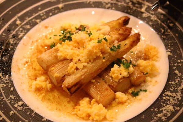 White asparagus with a rich buttery scent
