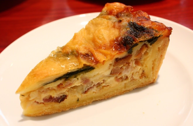 Spinach and onion quiche with honey baked ham (650 yen)