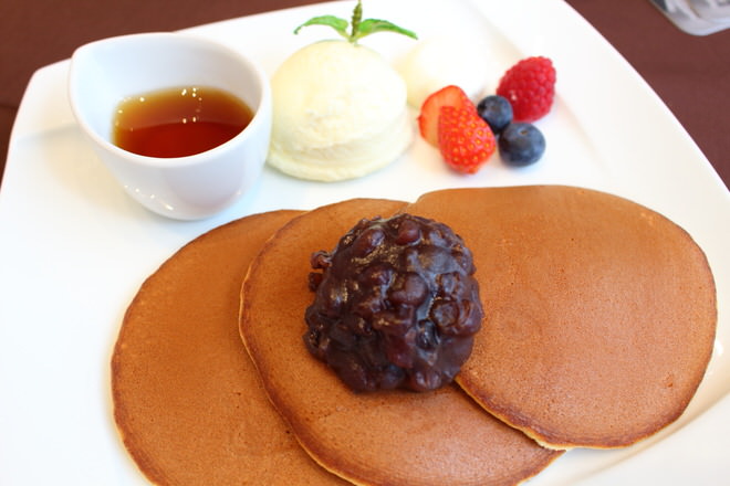 Bunmeido Cafe "Freshly baked" Mikasa "pancakes"