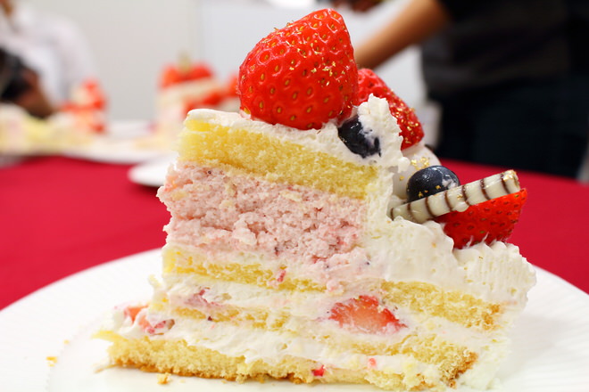 Cross section of "Special Strawberry Christmas"